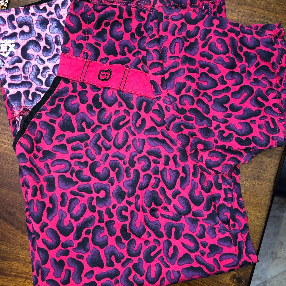 Wonder Wink Flex Scrub Top